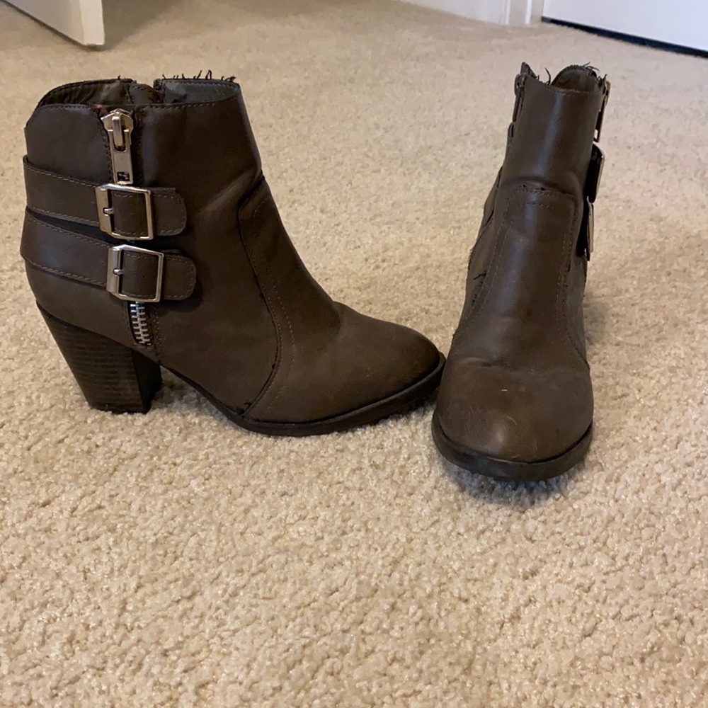 Heeled grey/brown ankle boots 💖